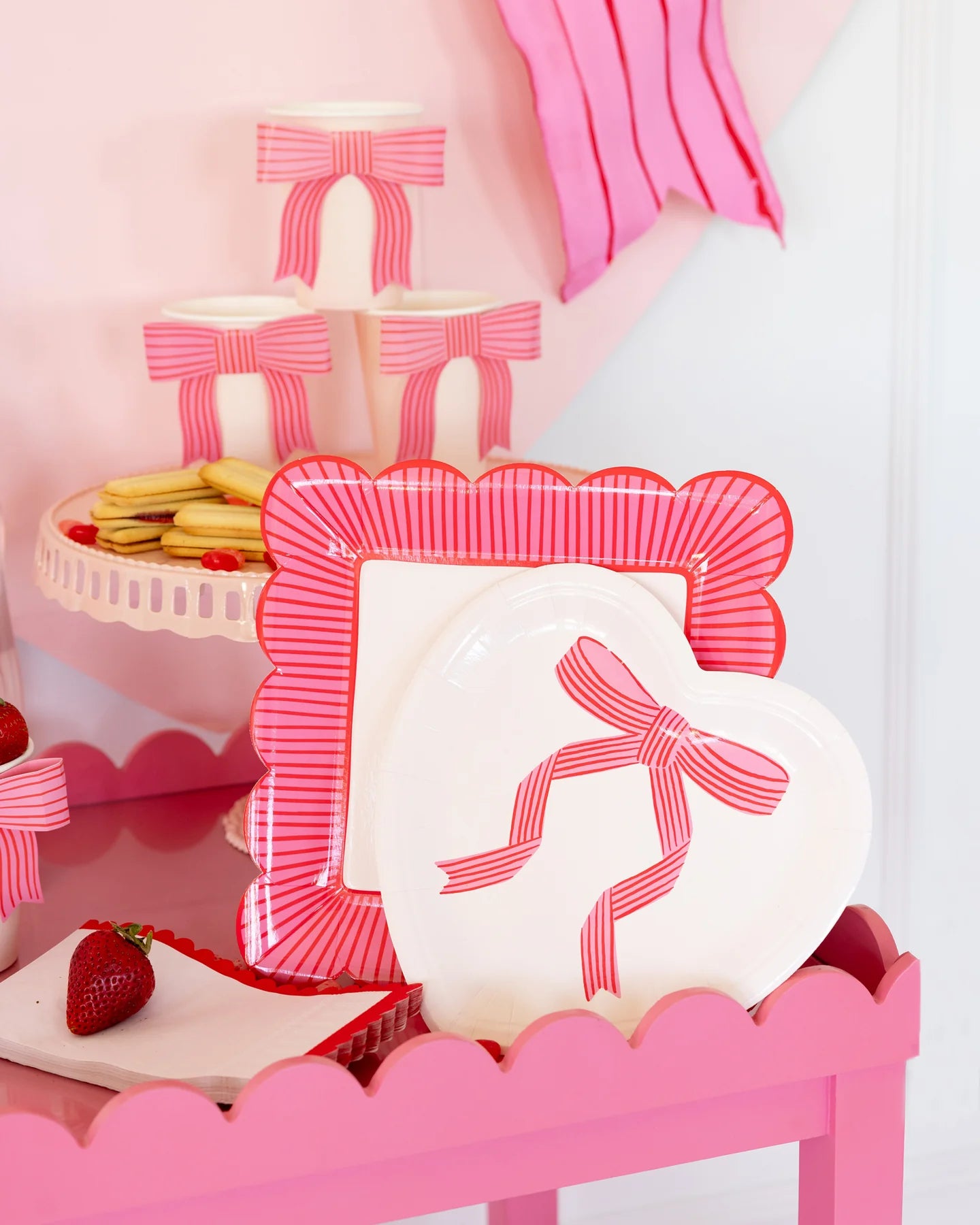 Striped Edge Scalloped Paper Plates
