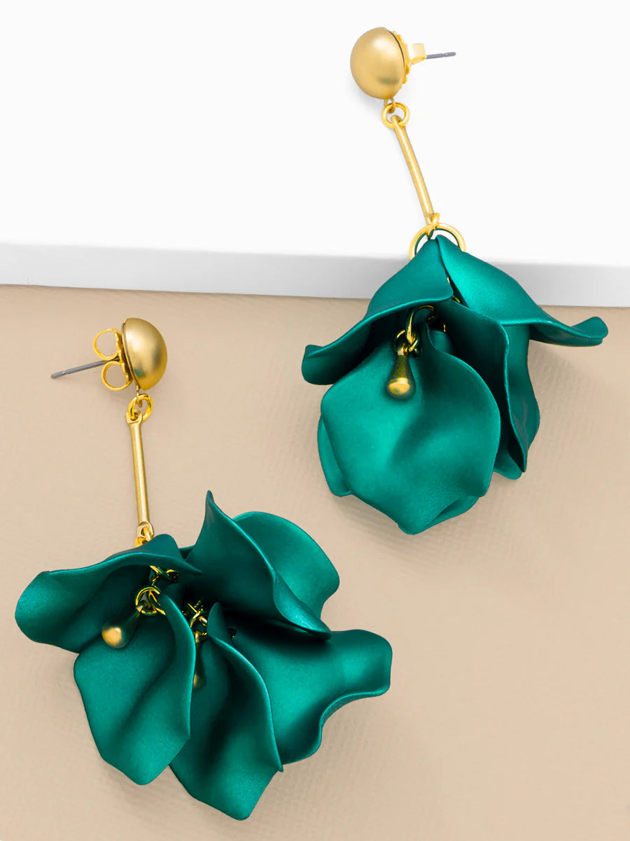Maria Matte Flower Resin Drop Earrings: Green