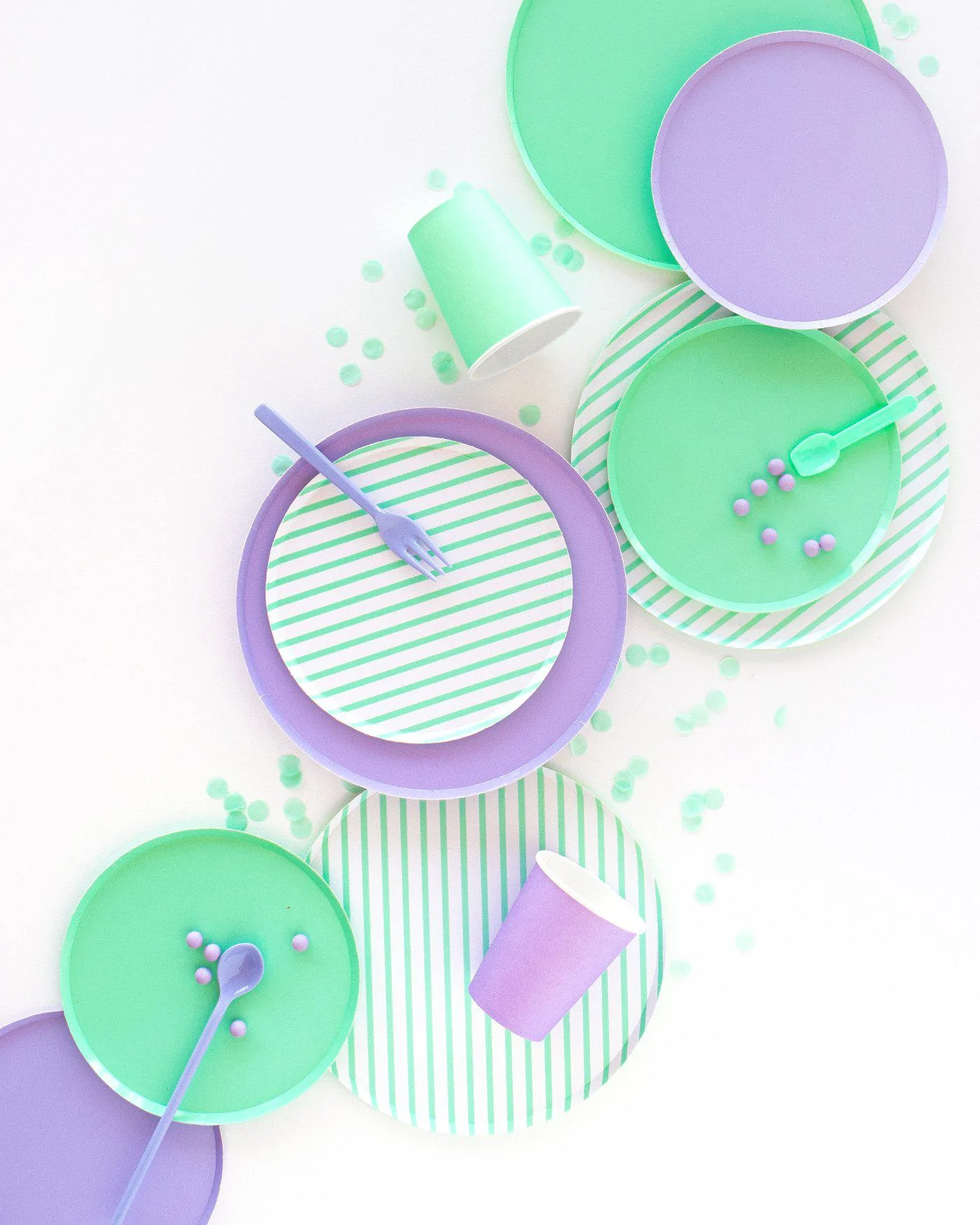 Oh Happy Day Party Shop Large Pattern Plates: Mint Stripes