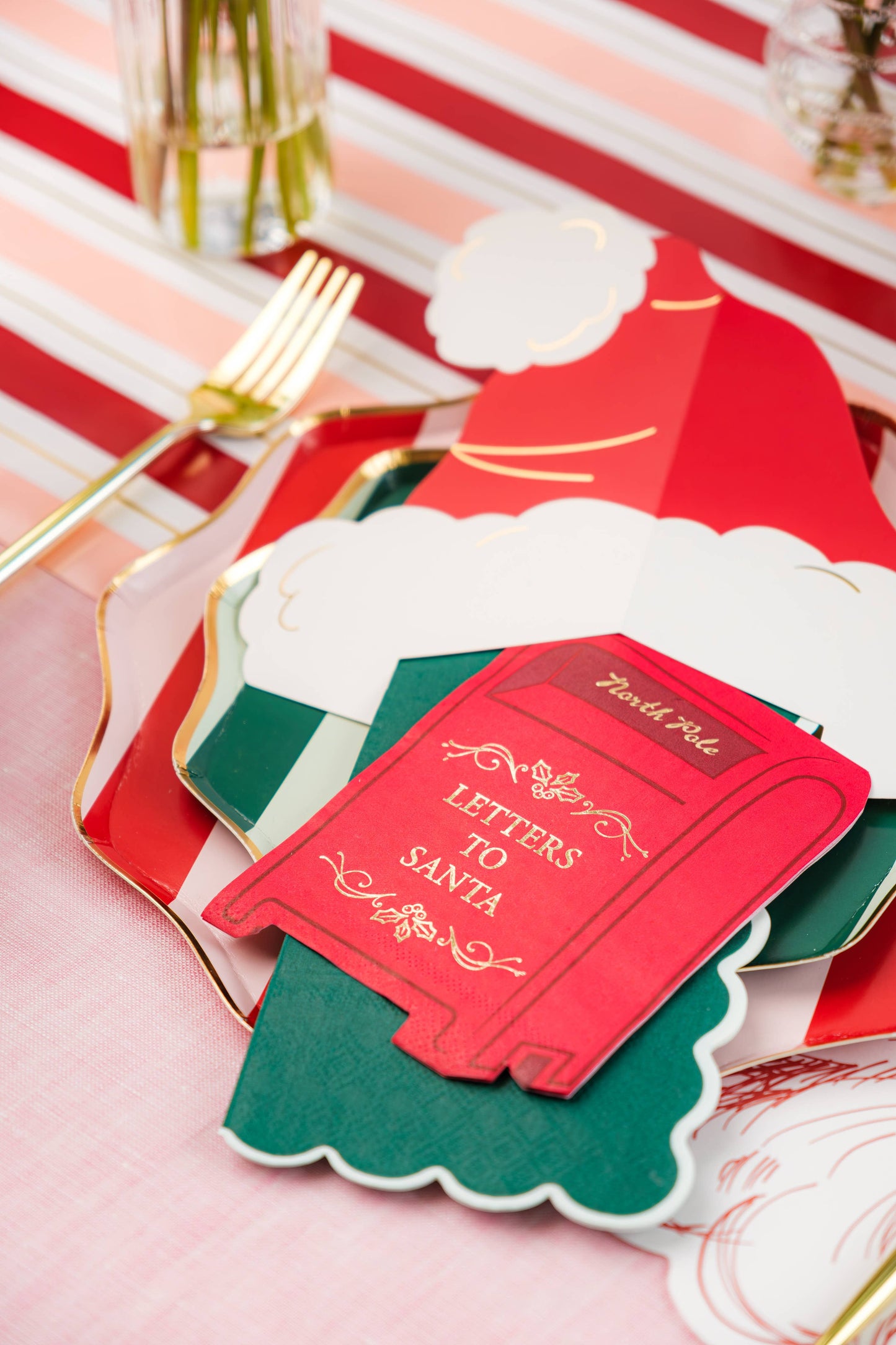 Holiday Stripes Scalloped Dinner Paper Plates