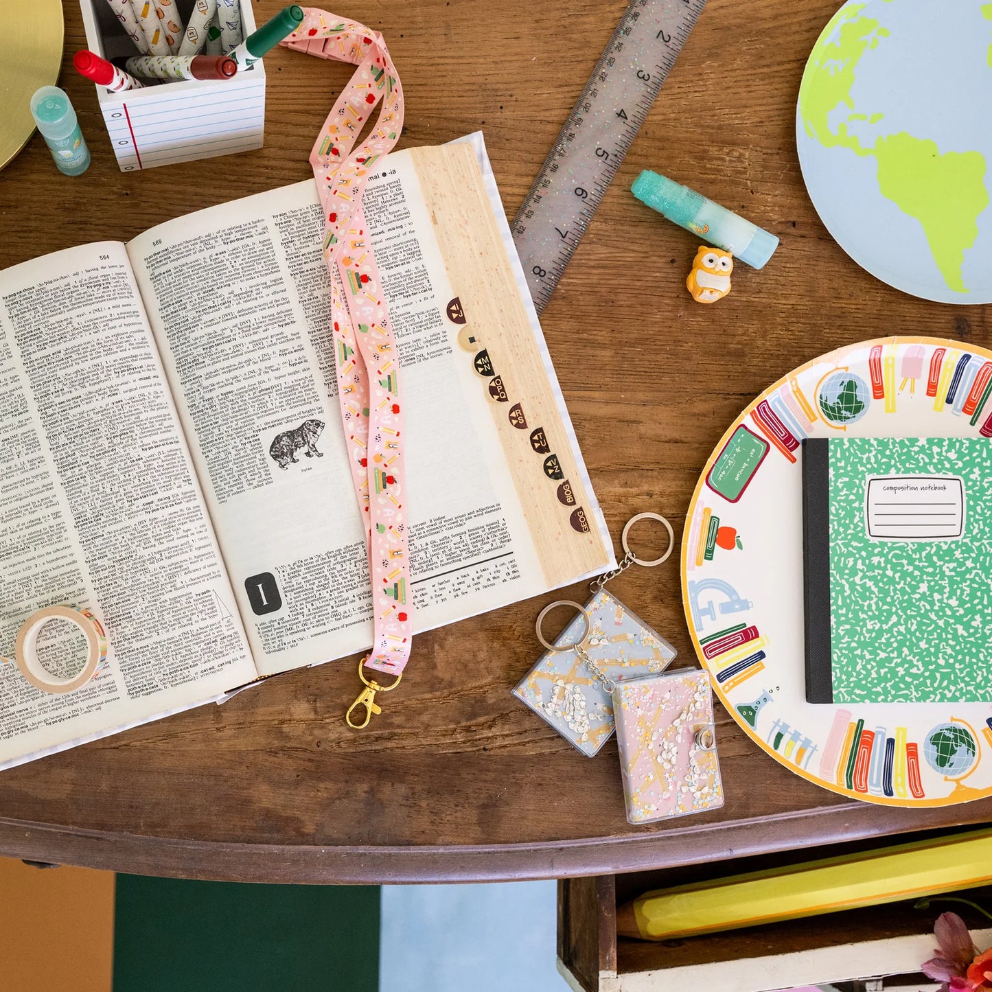 Smarty Pants Bookshelf Large Plates