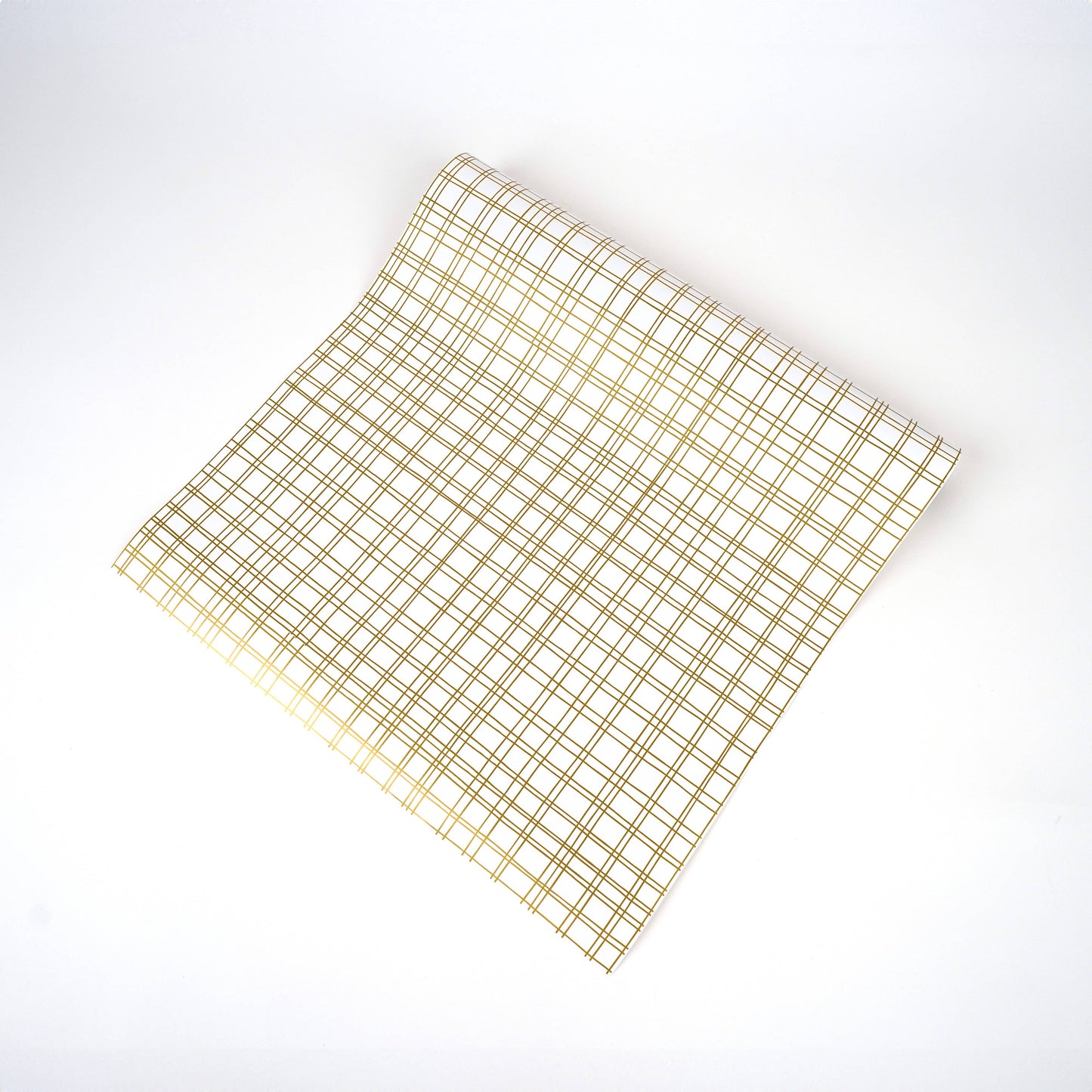 Paper Table Runner: Gold Plaid