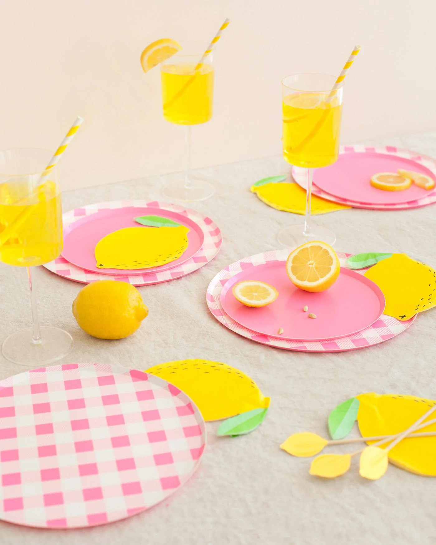 Oh Happy Day Party Shop Small Low Rim Plates: Neon Rose