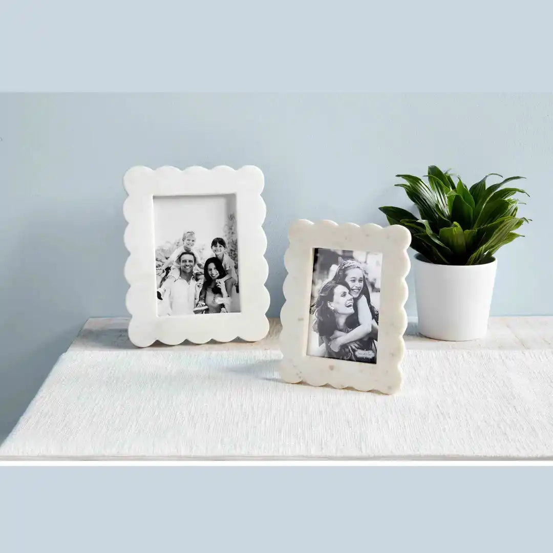 Scalloped Marble Picture Frame: 5x7