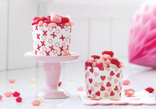 Baking Cups: Scattered XOXO Hearts